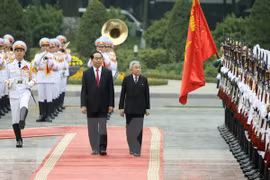 State President greets Japanese Emperor, Empress