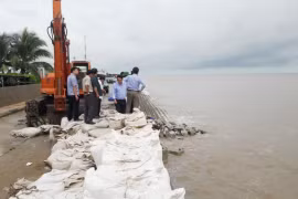 Bac Lieu: 340 billion VND needed to repair sea dyke erosion