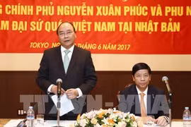 PM visits Vietnam embassy, expatriates in Japan