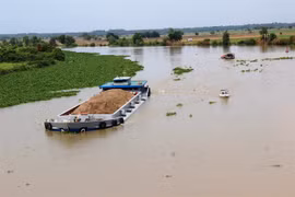 Sand shortage delays transport projects
