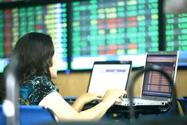 Shares rise on investor confidence