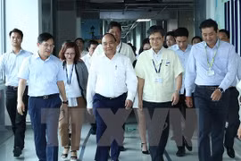 PM speaks highly of Samsung’s investment in Vietnam