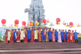 Soc Trang holds mass wedding ceremony for 17 couples