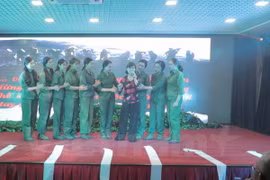 Vietnamese army art troupe performs in Russia