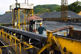  Vinacomin requested to sell coal stockpile, cut rates