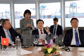 Vietnam studies seaport water management in Netherlands