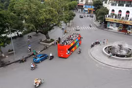 Hanoi to run double-decker tourist buses