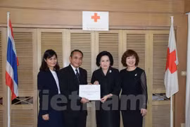 Vietnamese community helps Thai flood victims