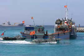 3,000 national flags presented to Quang Ngai fishermen