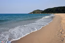 Ha Tinh launches beach clean-up campaign