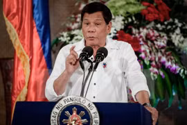 President Duterte admits US supplying weapons to Philippines to fight terrorism