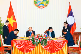 Vietnam, Laos issue joint statement