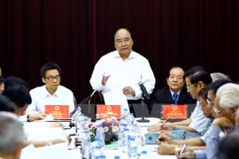PM praises patriotism of writers, artists 