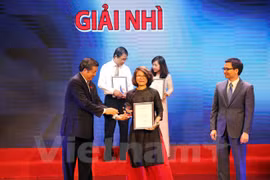 External information awards contribute to improving service’s efficiency 