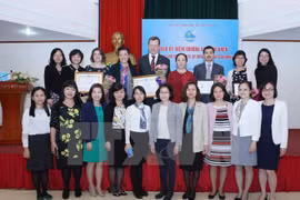 Int’l experts honoured for help to Vietnamese women