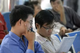 VN Index drops after two-day rise