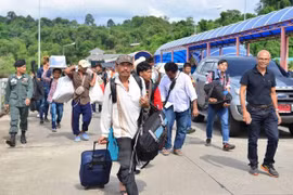 Thousands of foreign workers in Thailand return home