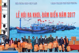 Vice President attends “going out to sea” festival in Hai Phong