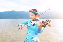Korean violinist showcases Vietnam on video clip