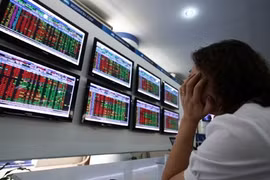 Vietnam’s shares fall on intraday profit-taking