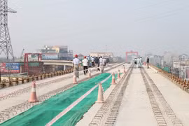 Gov’t urges early completion of Hanoi rail projects