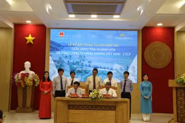 VNA, Khanh Hoa sign agreement on tourism development