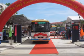 Da Nang debuts new public bus route