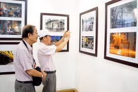Exhibition features streets of Hanoi