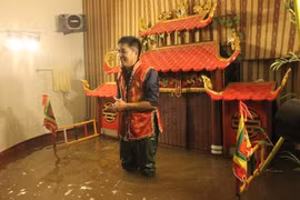  Popular puppeteer opens 2nd mini theatre at home