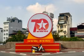 Hanoi has finished street decorations to celebrate the 70th anniversary of the Liberation Day (Photo: VGP)