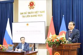 Chairman of the National Assembly Tran Thanh Man speaks at the meeting with the Vietnamese community in Moscow. (Photo: VNA)