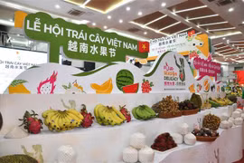 At the first-ever Vietnam fruit festival in Beijing. (Photo: VNA)