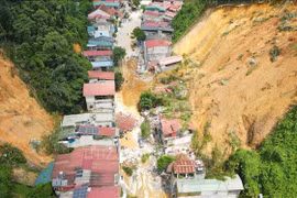 The scene of a landslide that results in two fatalities in Yen Ninh ward, Yen Bai city. (Photo: VNA)