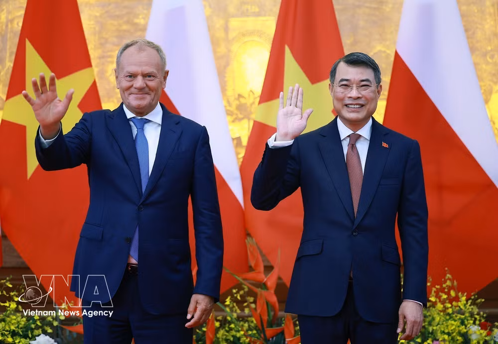 vnanet_potal-thu-tuong-le-minh-hung-va-thu-tuong-ba-lan-donald-tusk-hoi-dam-9111991.jpg