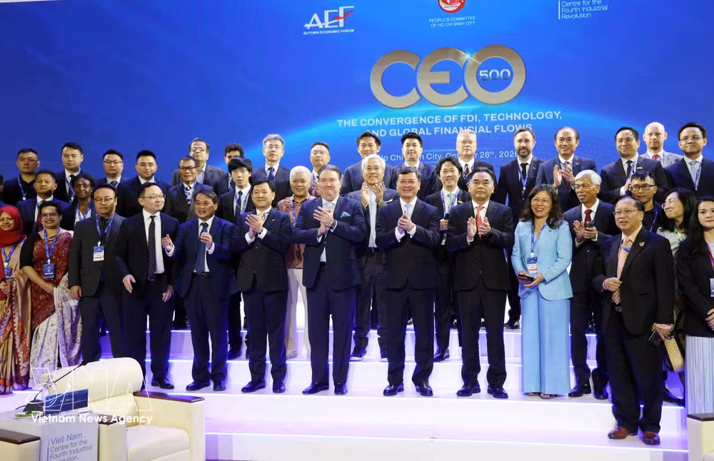 Ho Chi Minh City officials and attendees at the CEO 500 programme (Photo: VNA)