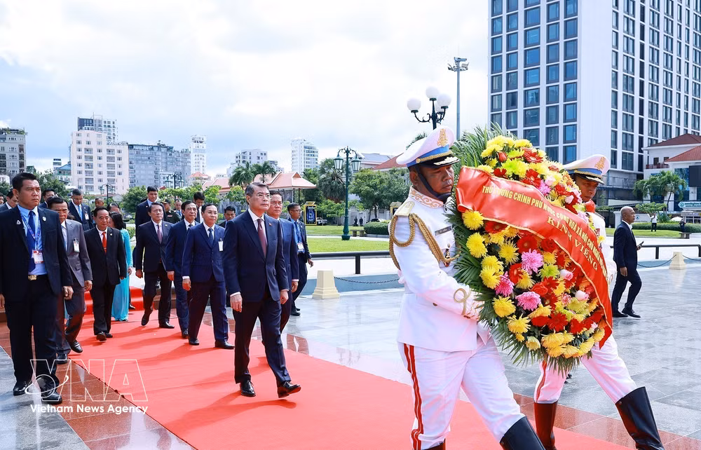 vnanet_potal-thu-tuong-le-minh-hung-dat-hoa-tai-dai-huu-nghi-campuchia-viet-nam-9076693-1.jpg