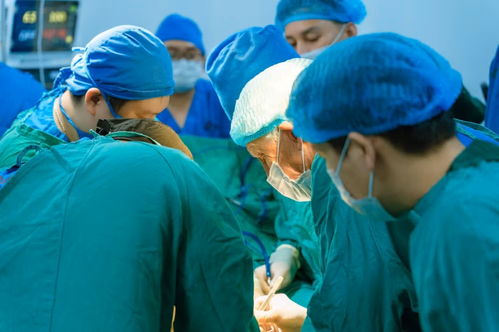 Gallery - Vietnam-US medical partnership brings advanced orthopaedic techniques to grassroots healthcare - image 3