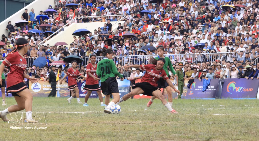 vnanet-female-football.jpg