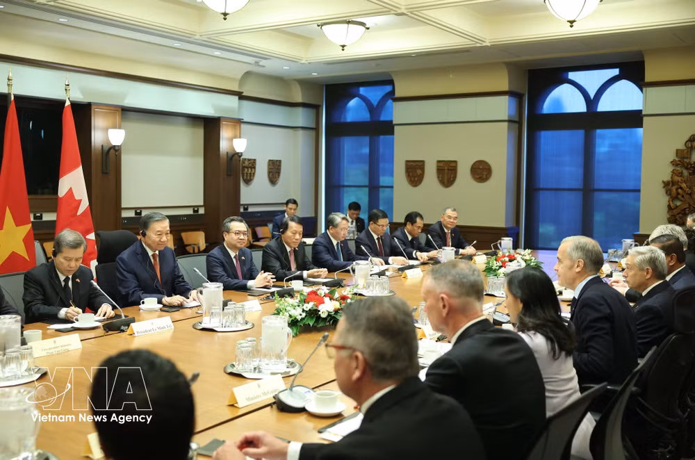 The talks between General Secretary of the Communist Party of Vietnam Central Committee and President To Lam and Canadian Prime Minister Mark Carney in Ottawa on September 24, 2026 (Photo: VNA)