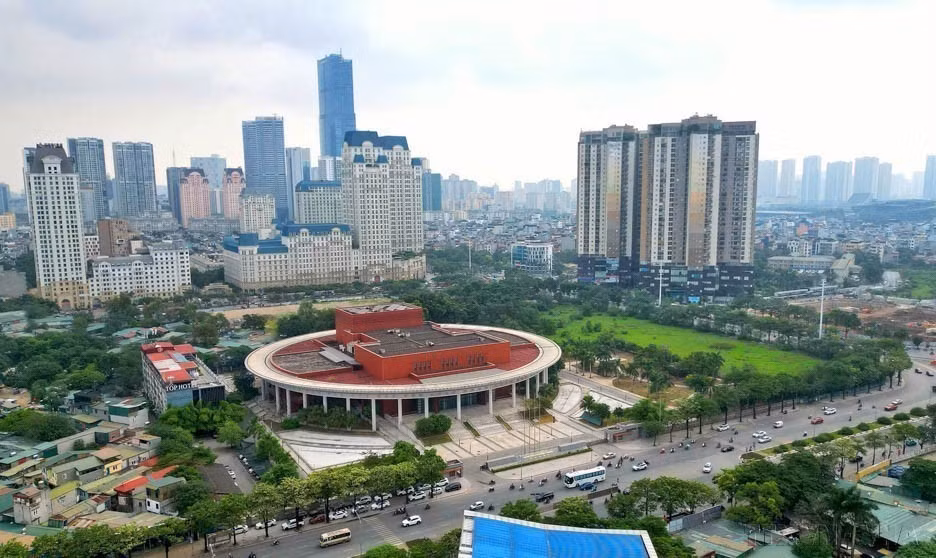 The Vietnam–China Friendship Hall, inaugurated in November 2017, is a significant political and diplomatic project that the Chinese Party, State, Government and people presented to Vietnam. This venue hosts political events, diplomatic activities, and cultural exchanges between the two countries, while also serving as a destination for the public to learn about the two countries, cultures, and peoples (October 14, 2024). (Photo: VNA)