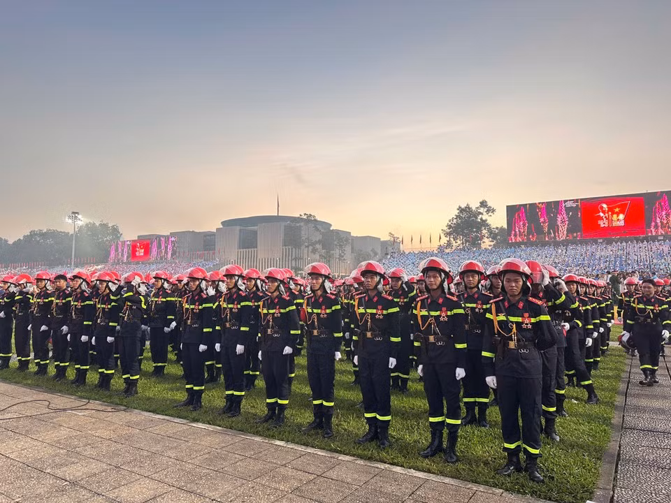 The first light of dawn at Ba Dinh Square on September 2 (Photo: VietnamPlus)