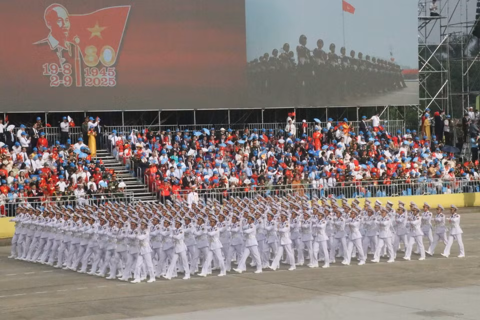 Soldiers take strong and confident steps on Ba Dinh Square, where President Ho Chi Minh once proclaimed national independence to the world. (Photo: VietnamPlus)