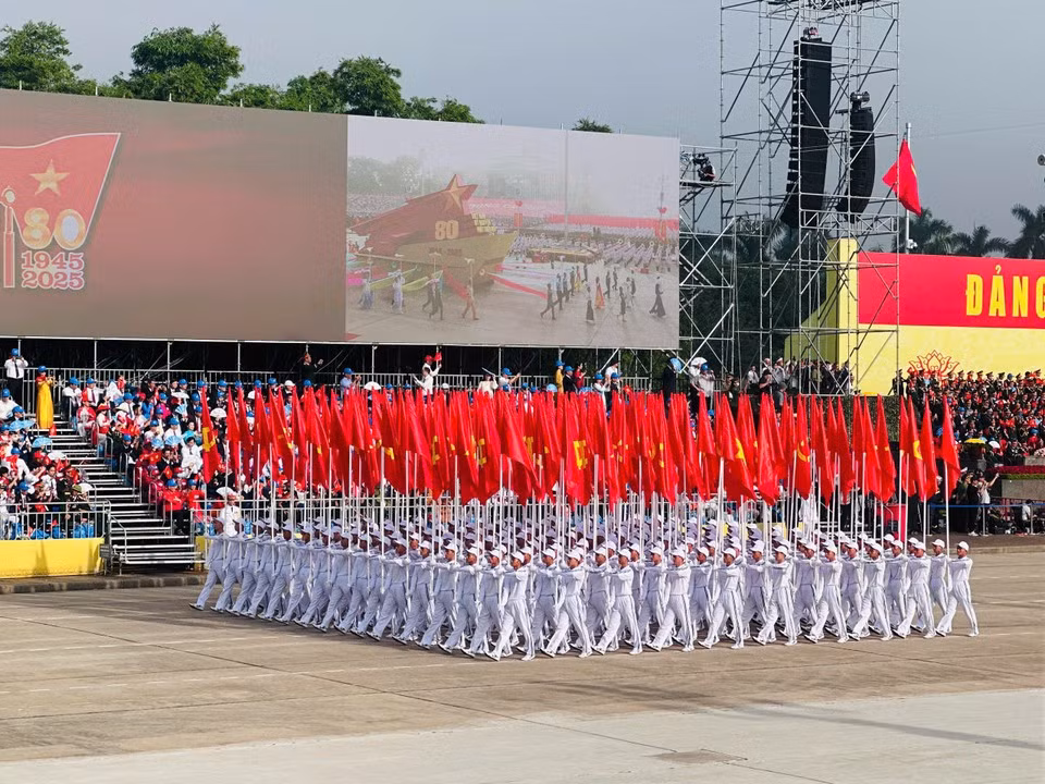 Waves of red flags sweep across Ba Dinh Square, demonstrating the national pride on the National Day. (Photo: VietnamPlus)