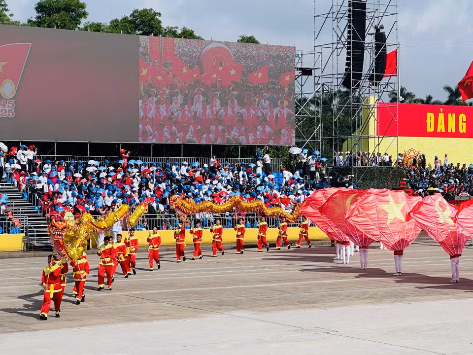 Each Vietnamese citizen reflects with pride on the nation’s glorious journey while turning eyes toward the future with determination and hope. (Photo: VietnamPlus)