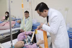 Resolution No.72-NQ/TW sets sights on better health care for the people. (Photo: VNA)