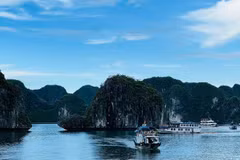 An early warning system will be installed in Ha Long Bay. (Photo: VNA)