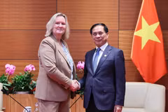 Deputy Prime Minister Bui Thanh Son (R) and Lina Hansen, State Secretary for Trade and Investments at Denmark’s Ministry of Foreign Affairs. (Photo: VNA)