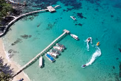 Phu Quoc island is a favourite destination of both domestic and international visitors. (Photo: baodautu.vn)