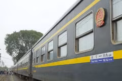 Vietnam–China international train service boosts "smokeless industry"