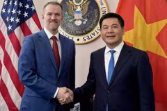 Special Envoy of the Prime Minister, Minister of Industry and Trade Nguyen Hong Dien (R) and US Trade Representative Jamieson L. Greer (Photo: Ministry of Industry and Trade)